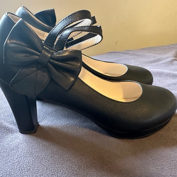 Cute Mary Jane style heels with bow - Picture 6 of 8